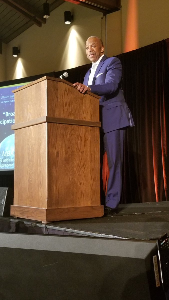 NMSI's tweet image. "The question I've gotten most often: you've been in space, have you seen any aliens? My answer is no -- though some of my colleagues were pretty weird." @bernardharrisjr already has the room laughing at #uteachconf!