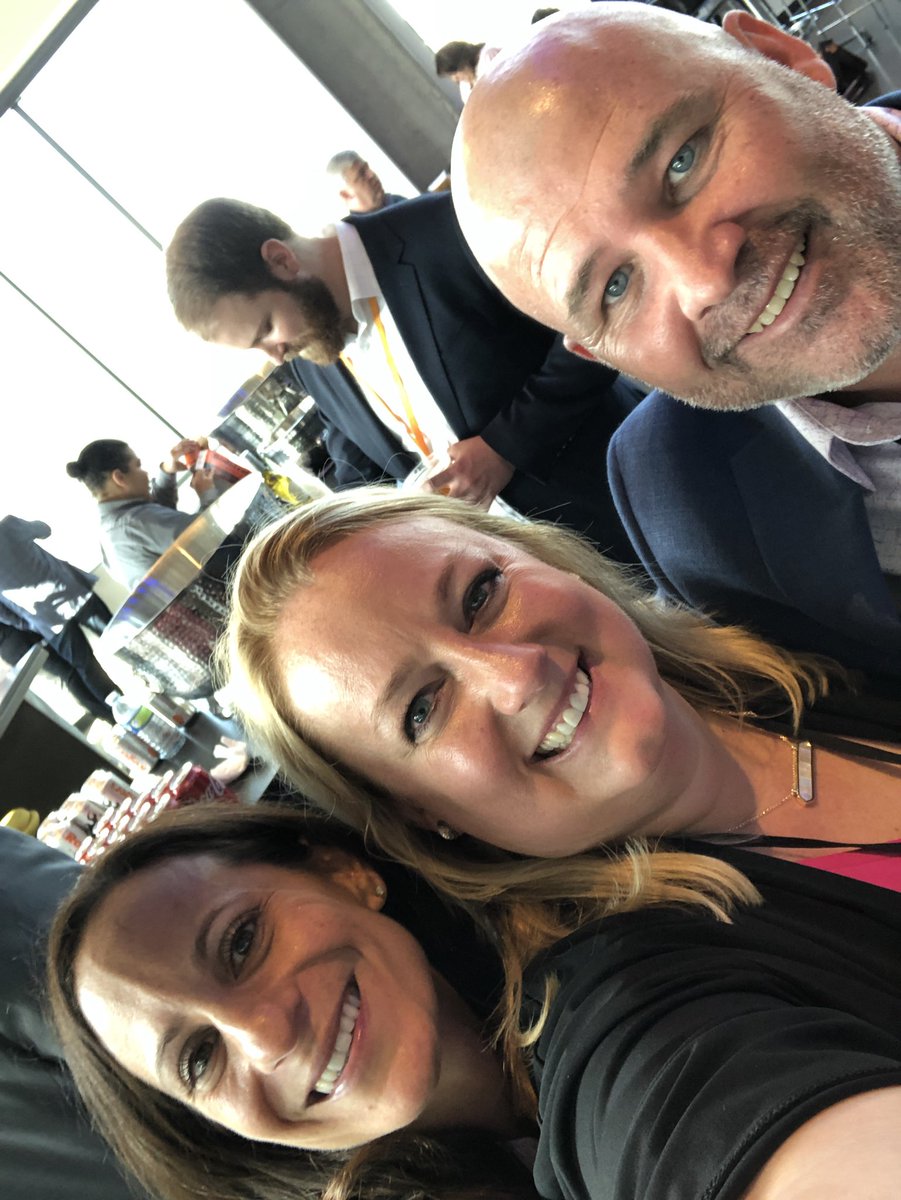stephanieslagle's tweet photo. Best day ever!!! #selfieswithterry https://t.co/TJPbL2DkFK