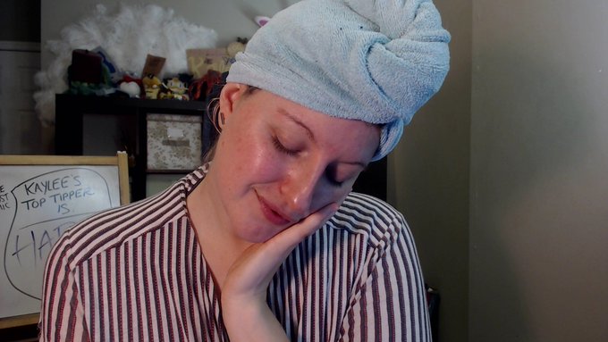I am just trying my best to be here so tonight we're doing a post-shower no makeup jammy hangout! I just