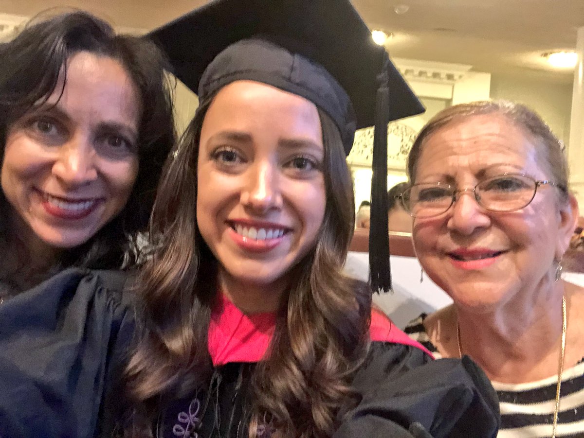 AlexaMKissinger's tweet image. Latinx Graduation with mi familia ❤️