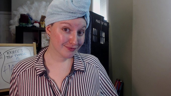 I am just trying my best to be here so tonight we're doing a post-shower no makeup jammy hangout! I just