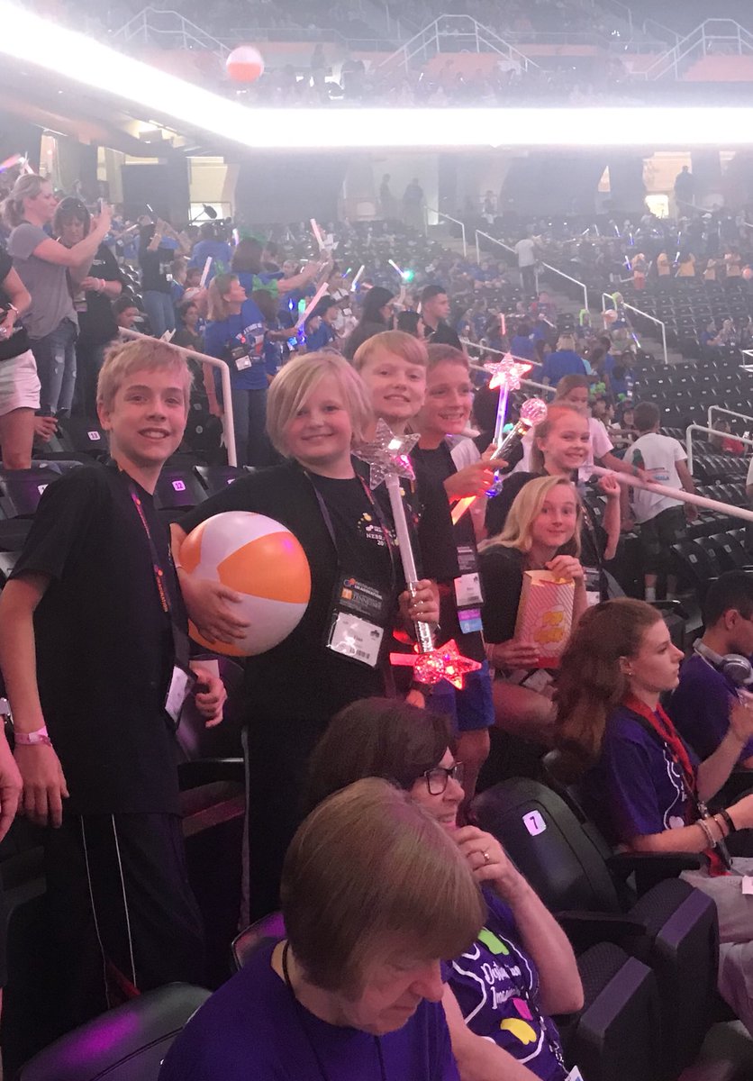 sc_gergen's tweet photo. Opening ceremonies for gf18 is reminiscent of the Olympics. Kids from all over the world who have been problem solving on their own and preparing for this moment. Pretty special. Very proud. #gf18 #GlobalFinals18 #thisisme https://t.co/z2bGdCtrTj