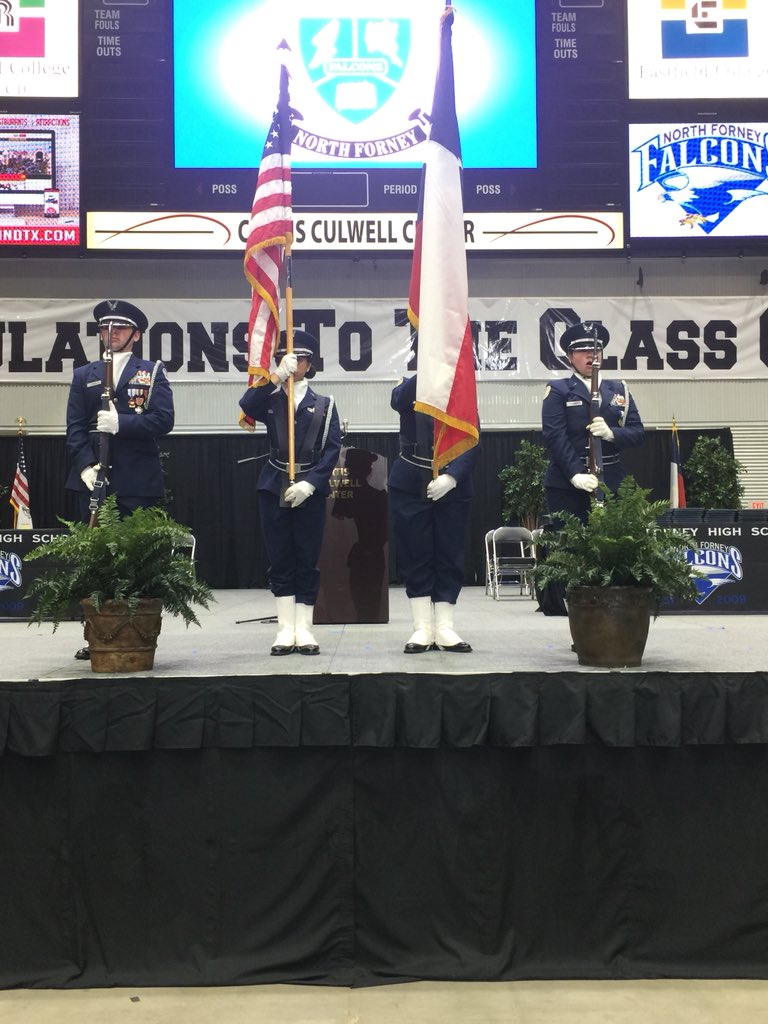 gearydreamhomes's tweet photo. It’s about to get real! NFHS Graduation...tears are flowing! #oneteamoneunitonefamily https://t.co/AOUxkuSFEG