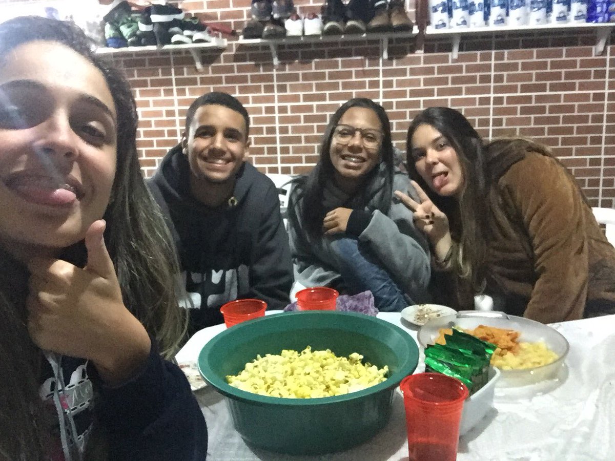 xxxticia's tweet photo. do adowes pra vida, claramente!!! ❤️ #adowes #pagodowes https://t.co/4CpQQ4iTlN