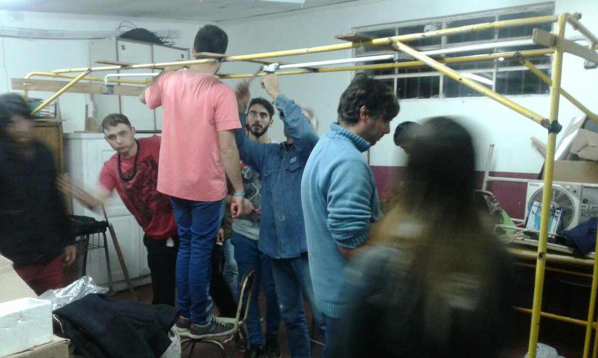 ArriaranRita's tweet photo. Región 15. Pehuajó. Modalidad adultos, Secundaria con Oficios! Trabajando con el instructor a cargo!! #jóvenes con #compromiso #forjando su futuro ..@JefaturaR15 @susanacrespi1 https://t.co/pAgzvGTlH1