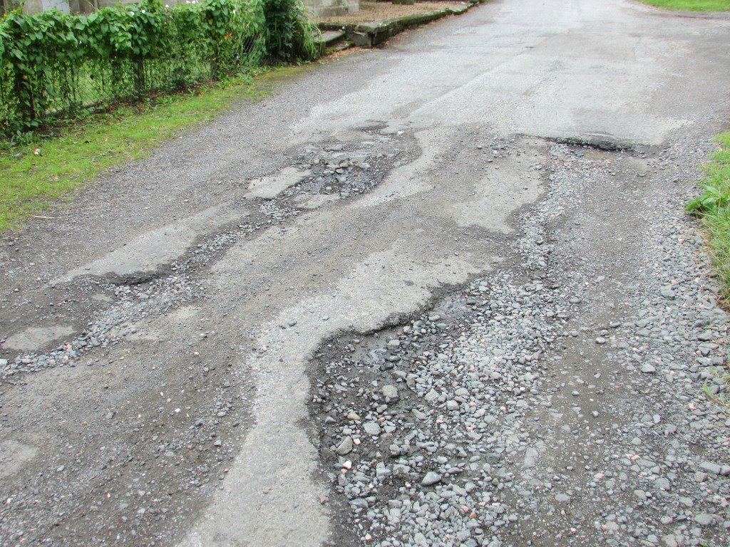 IndependentAmCo's tweet image. Who will help your #HOA with lousy #PrivateRoad maintenance and no way to pay for repairs? independentamericancommunities.com/2018/05/21/mo-…