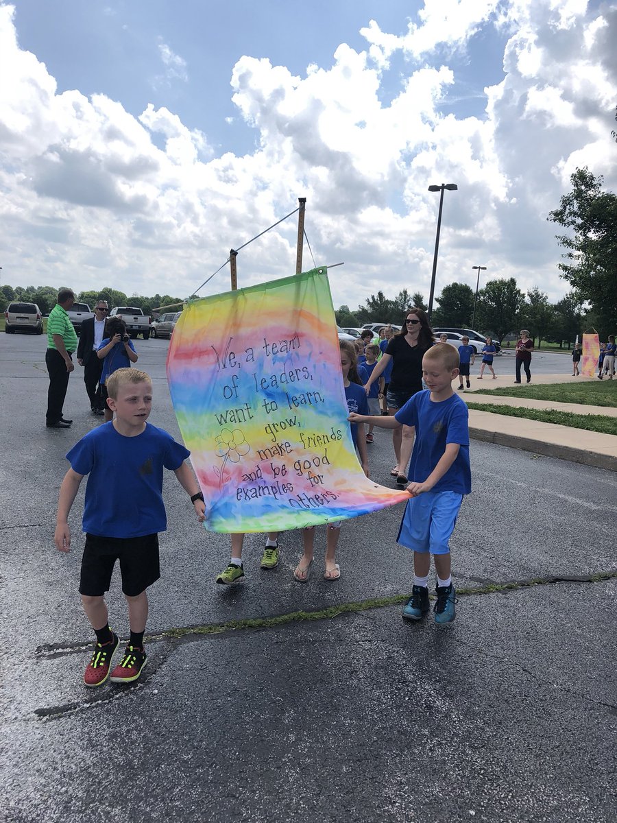 JillMarieberry3's tweet photo. This day❤️❤️❤️way to go Willard central- let your light shine and lead the way for others! So proud!!! #lighthousestatus #thelim #leadwell #lovewell #itsgoodotbeatiger https://t.co/YuQVbh2GHe