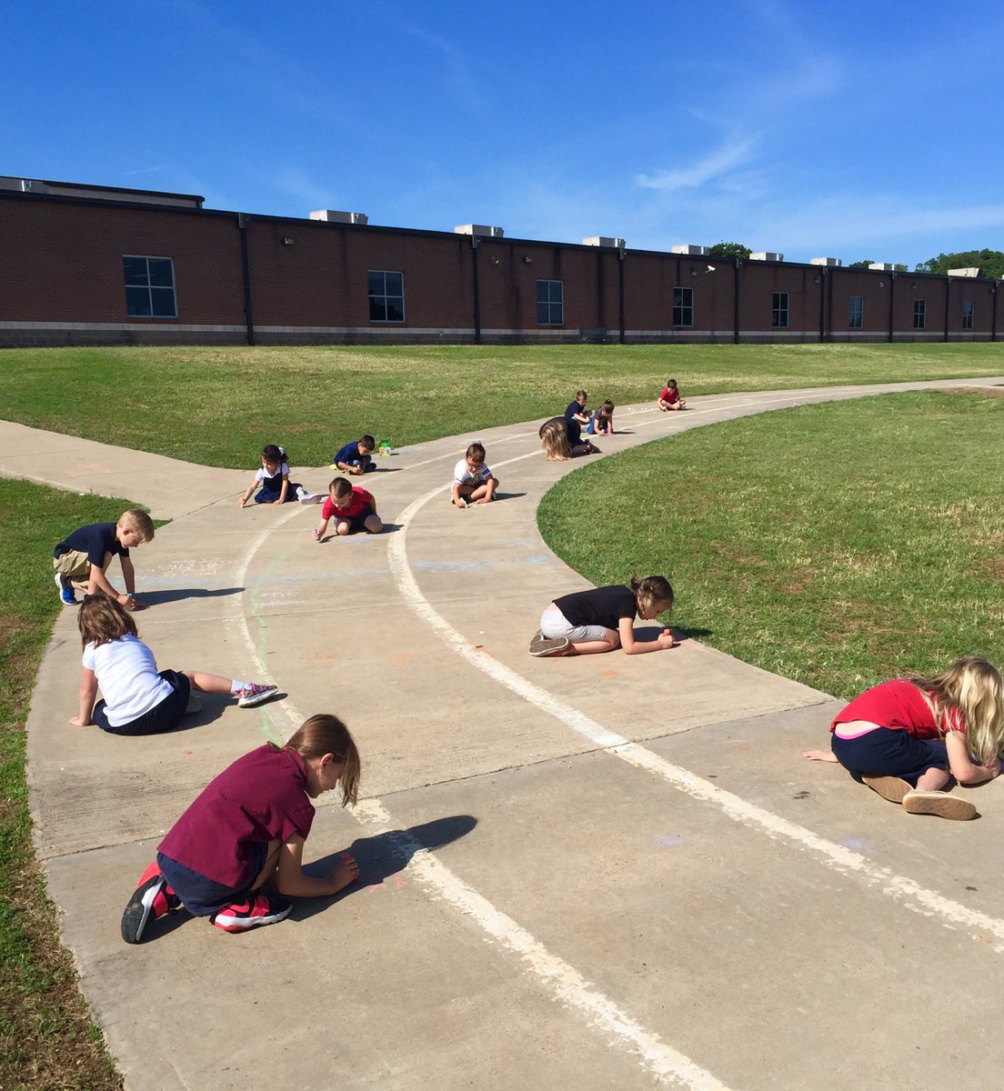 ash_douglass's tweet photo. We took our Kinder sight word review outside today! They love learning so much more when it involves sidewalk chalk:) #WeAreStribling @striblingstars https://t.co/N1i45mgFJc