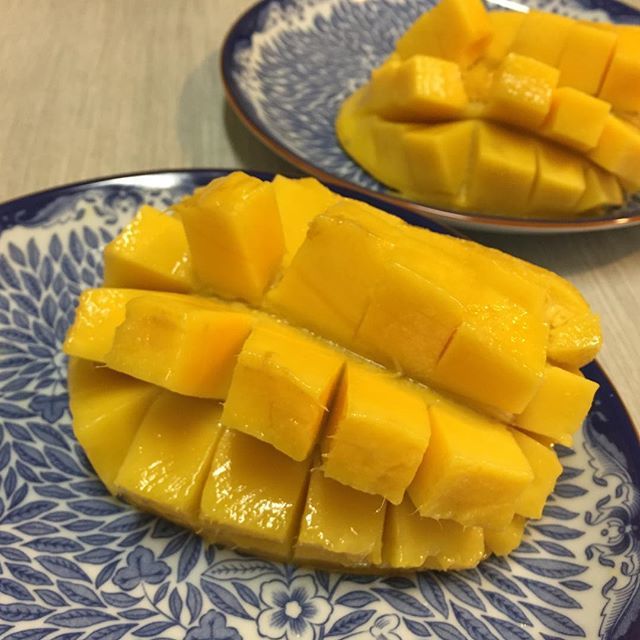 kinakostockholm's tweet image. I❤️mango.
今年はタイに行かないからおうちでマンゴー😋
#マンゴー #mango #thaimango ift.tt/2KPCWjc