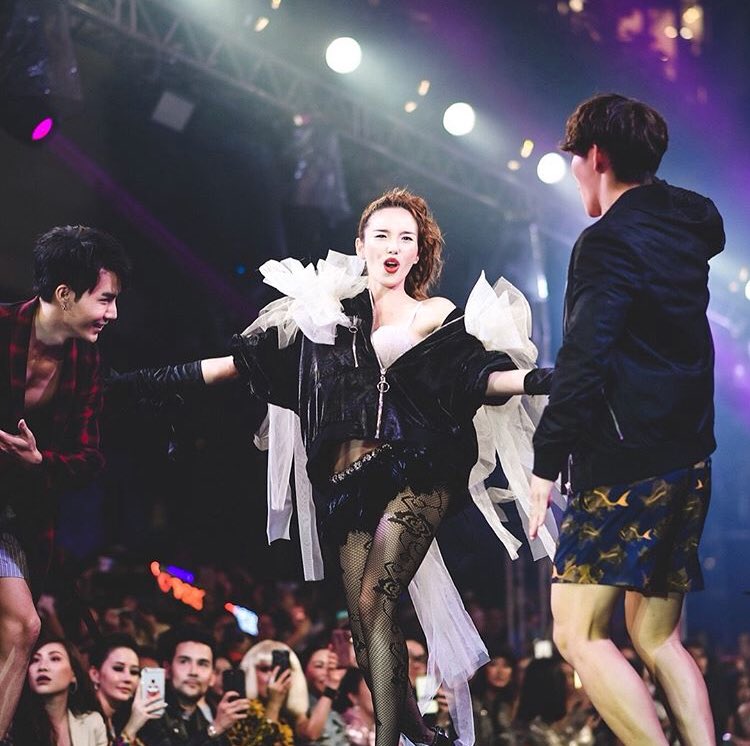 fortiatavee's tweet photo. คุณเทียเป้ะปังอลังเฟ่อร์✨❤️ cr. ig. emporium_emquartier #EMFierceFashionEP2 #tiatavee https://t.co/hBPRgJnUNF