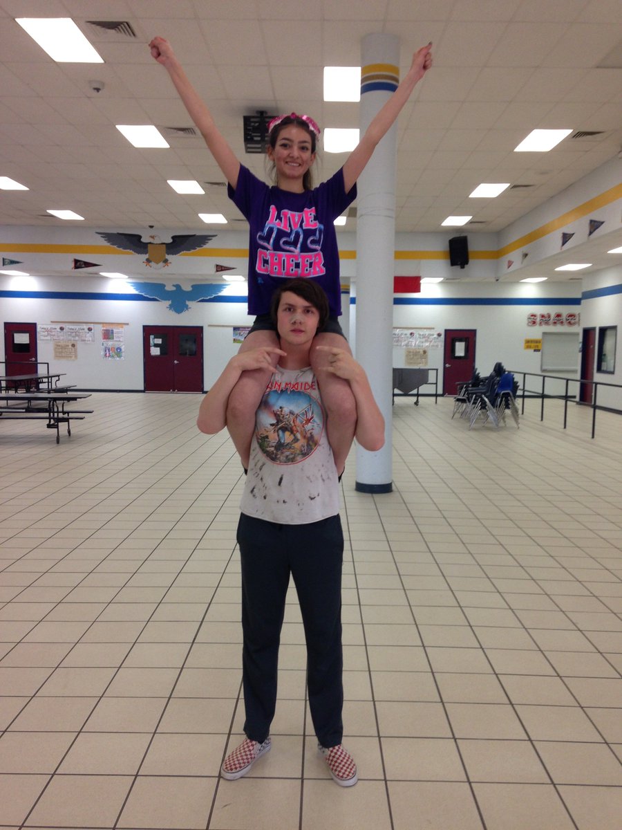 Deacon_Taylor_K's tweet photo. Great practice today, Stunting and stuff was fun.
#SEHSTHEBEST #SEHSCHEER #CHEERLIFE https://t.co/eaZ4RbPH1S