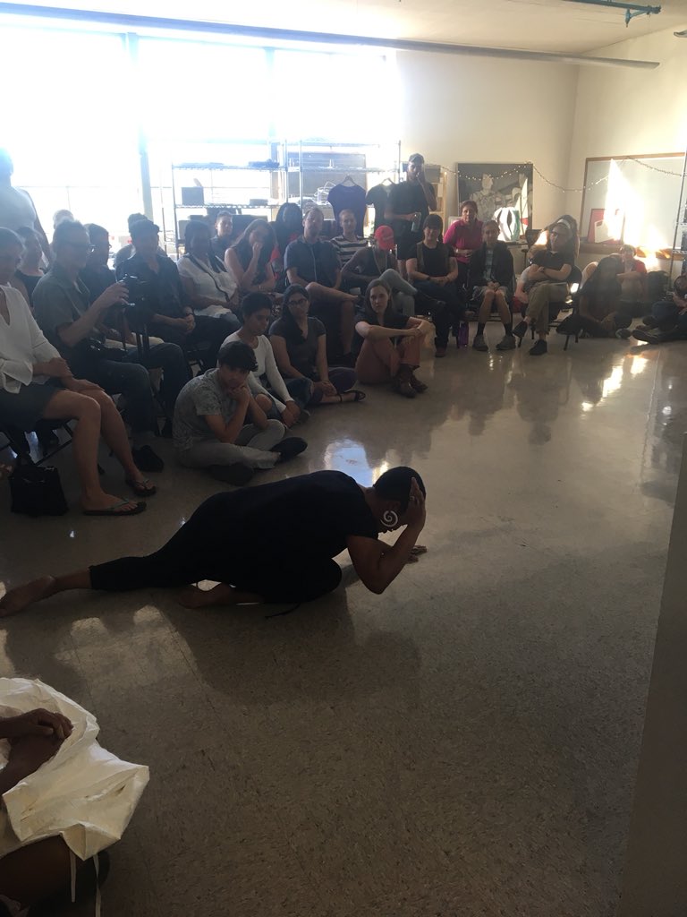 korepress's tweet photo. #QueerPerformanceSalon @journeyinpieces starting this performance giving me chills 👀✨🤭 https://t.co/7qizI3jZ08
