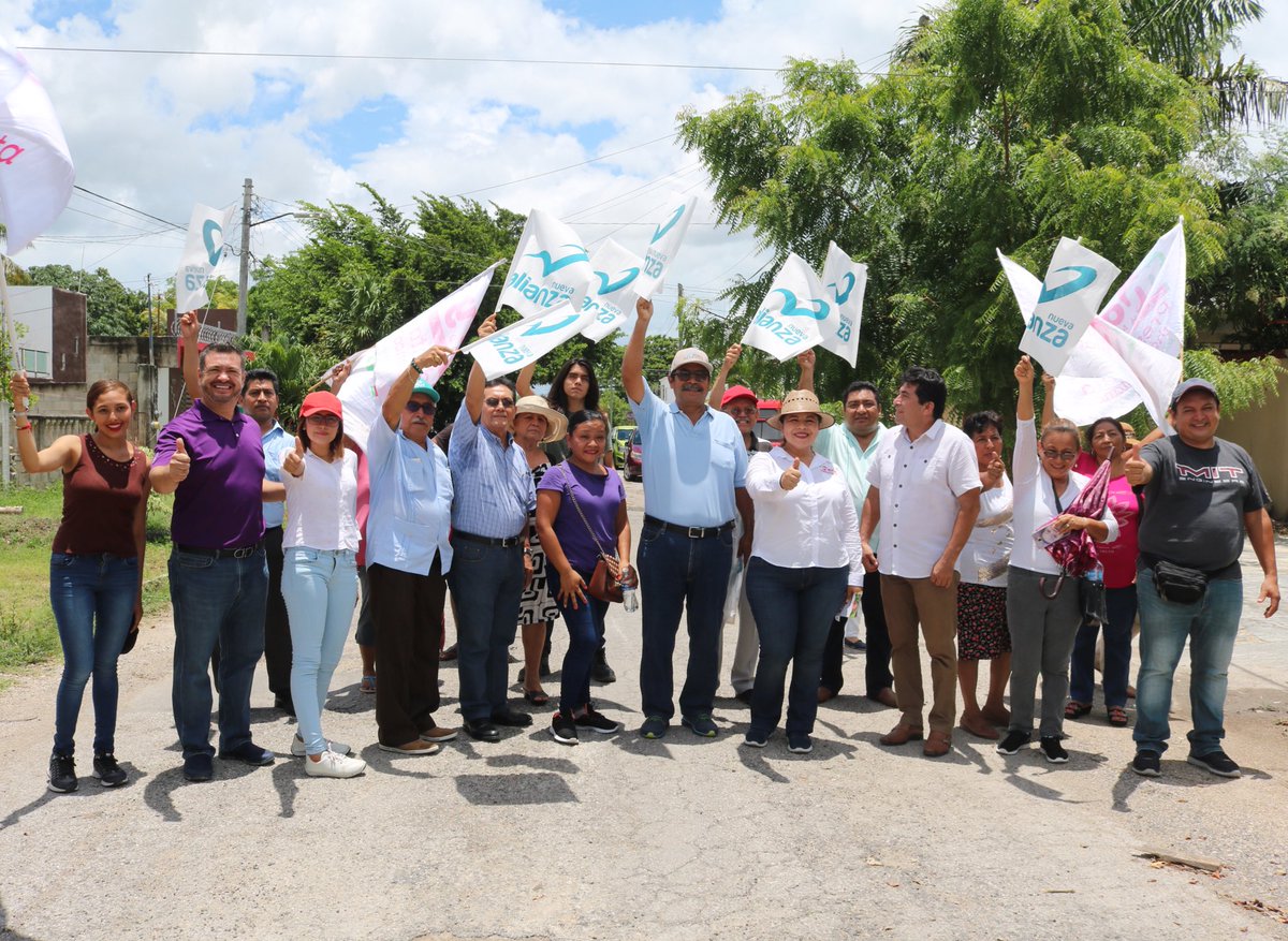 PVEMOPB's tweet photo. Familias de la Col. Italia respaldan totalmente las propuestas en tema de seguridad de nuestra candidata @MaryHadad.

#Presidenta2018 #MaryHadad2018 https://t.co/XrKil6dZAw