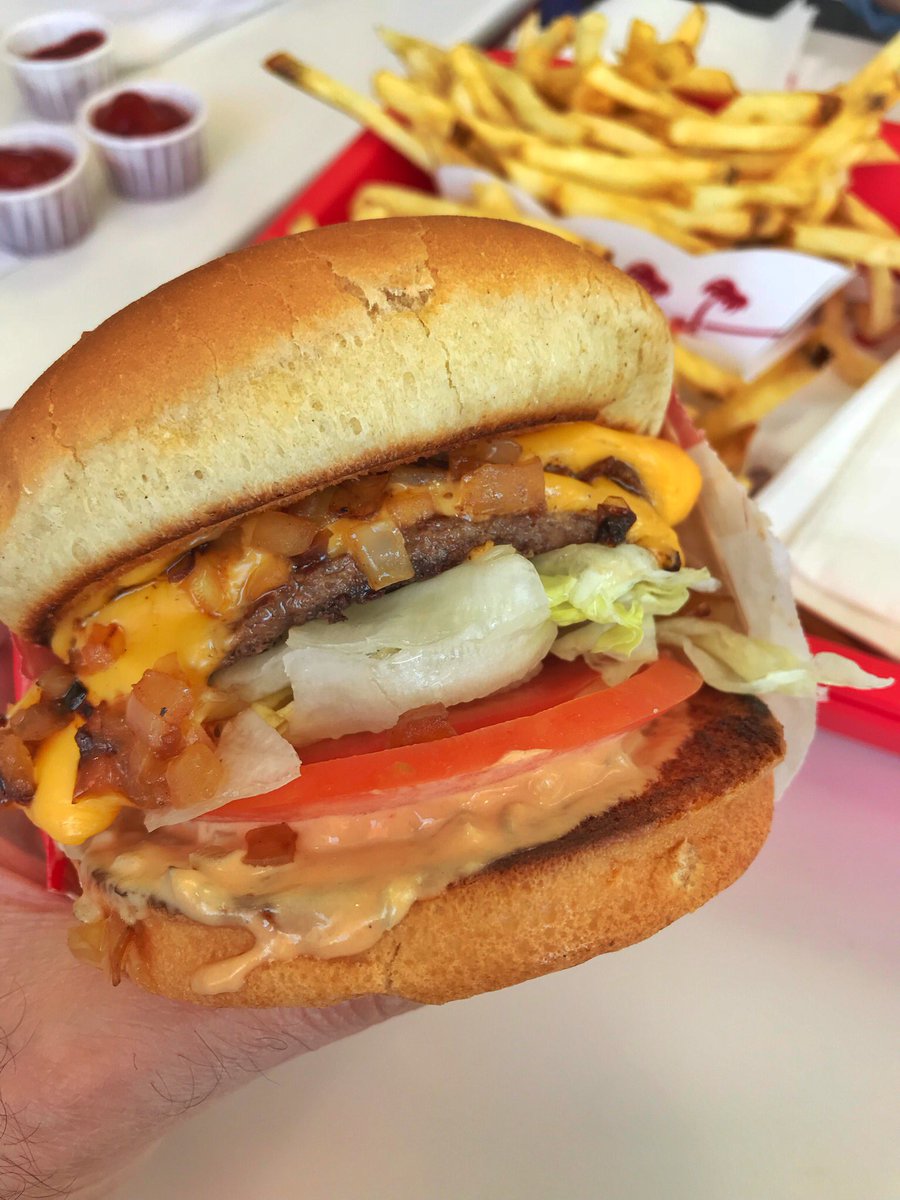 ErnieLongoria's tweet photo. Sometimes it just has to be @innoutburger! #foodie #foodporn #burgers https://t.co/61FsoJWB4c