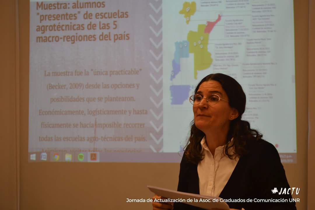 GraduadosCSUNR's tweet photo. Gracias a las talleristas por transmitir su pasión por la comunicación y compartir sus experiencias profesionales @veronicamonzon1 @SoleBricchi @vgpennacchi @andreamansillaa #jactu https://t.co/ePuLj5Vs72