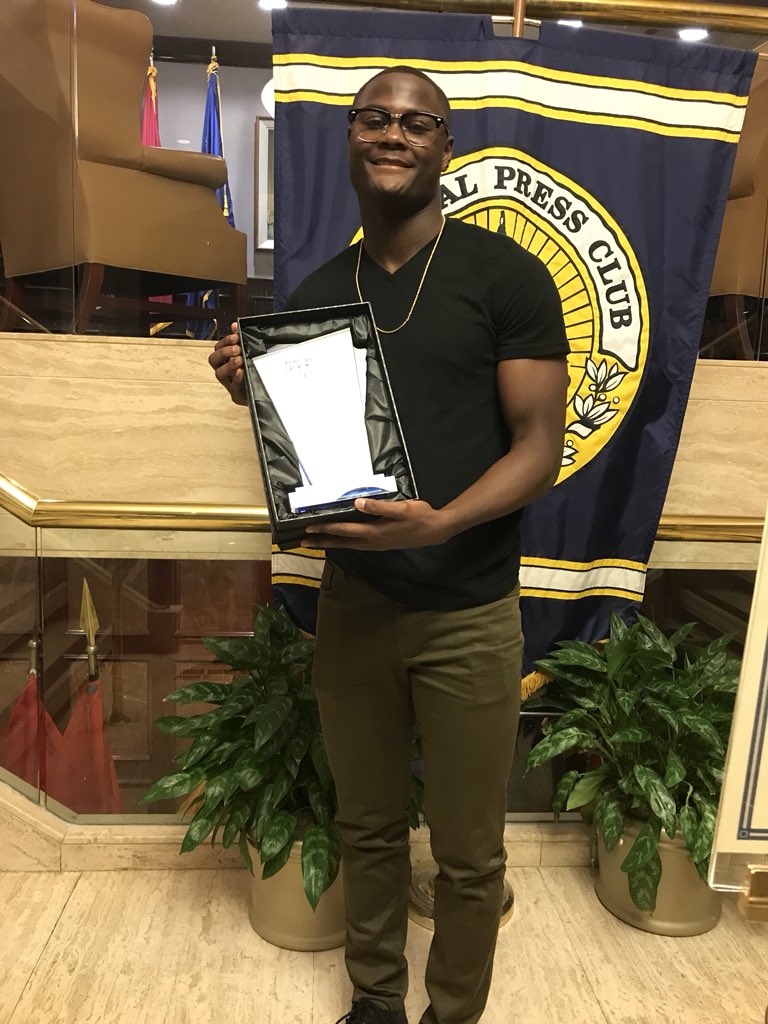 ChaunceyMoore7's tweet photo. It’s a blessing to be able to recover my valedictorian award among several other awards at this hostoric building being the National press Club I am truly blessed 🗣 https://t.co/Whx89ADA8j