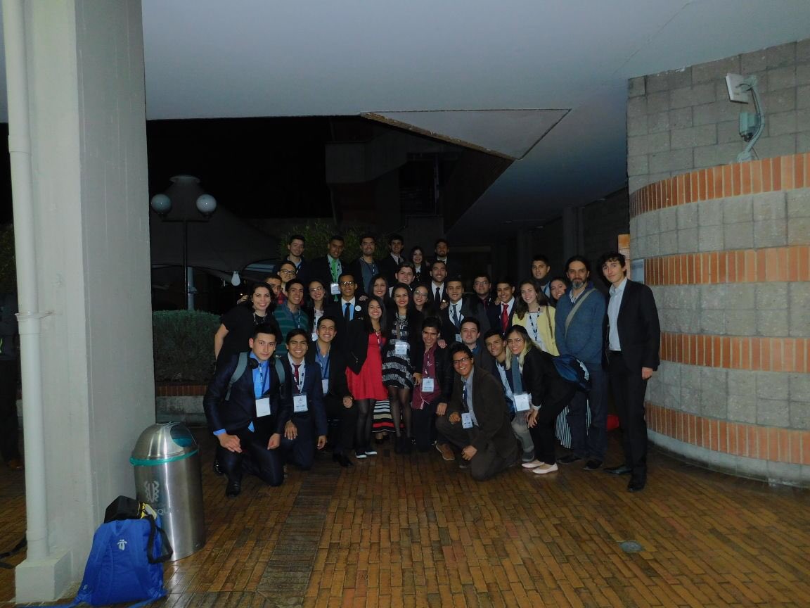 IEEEPUJ's tweet photo. Los estudiantes Sofia Cano y Carlos Chaparro participaron en el primer Colombian Summit. La Rama felicita su participación y su esfuerzo en este evento. Gracias igualmente a Sebastian Franco y a Catalina Riaño por su apoyo para los concursos. https://t.co/0vy9wJKOuX