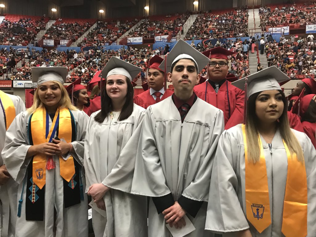 OKCPS's tweet photo. Our Seniors from USGrant are getting ready to begin a new journey! #ClassOf2018 you make us proud! 🙌🎓🎉 https://t.co/8cTRI61UBN