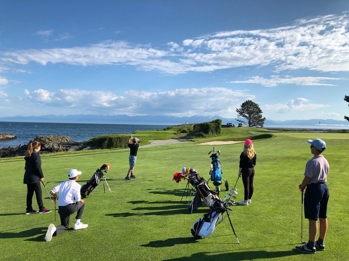 Junior development team getting in some short game work #operation36 #gottolovevgc #nofilter <a href="/VGCAcademy/">VGC Academy</a>