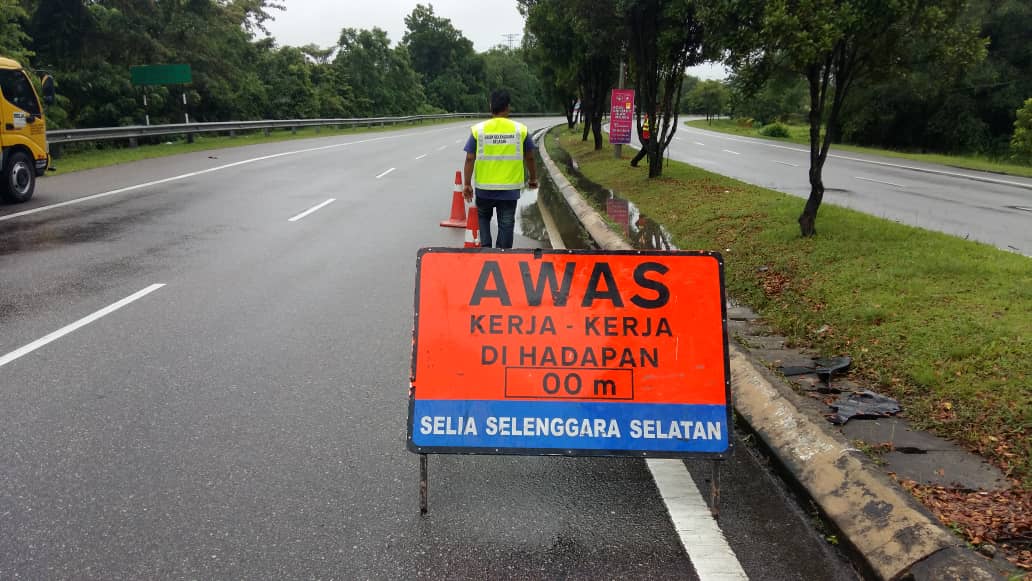 SSSSB_Melaka's tweet photo. FT019 Lebuh AMJ
Sek. 53.50
#AlorGajah @JKRAlorGajah

Operasi #ZeroPonding dilaksanakan

Oleh #EmergencyTeamSelia 

#ZeroPonding sasaran kami

#Ramadhan 7
23.5.2018

#SeliaGroup #ZonSelatan #MelakaBerwibawa https://t.co/iotl6IYpcX