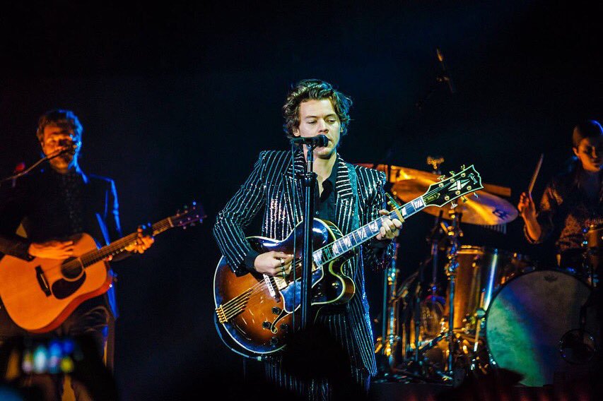 1DAO_Muro's tweet photo. ES HERMOSO #HarryStylesLiveOnTourBuenosAires https://t.co/ycod4QhPhs