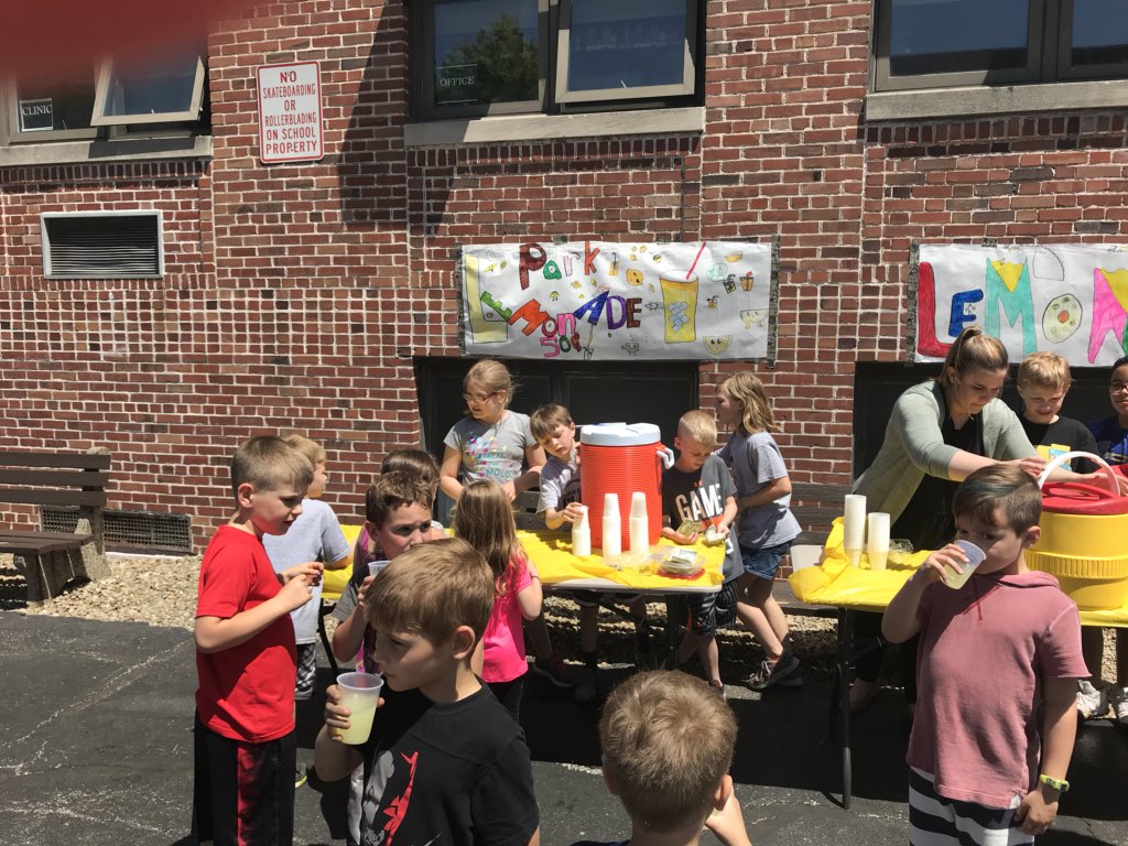 MrsCStewart3rd's tweet photo. Park Elementary School 3rd grade Leminade Day success!@rhondag57235361 https://t.co/ijioPE5qpA