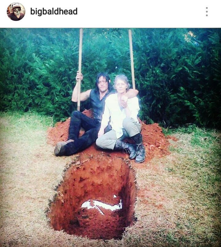 DCarsil26's tweet photo. Días atrás di con este dibujo👇👇👇👇 curioso. #TheWalkingDead #TWDFamily #DarylDixon #CarolPeletier #mcreedus #WeWantCaryl @mcbridemelissa @wwwbigbaldhead https://t.co/nBM9zK5AXq