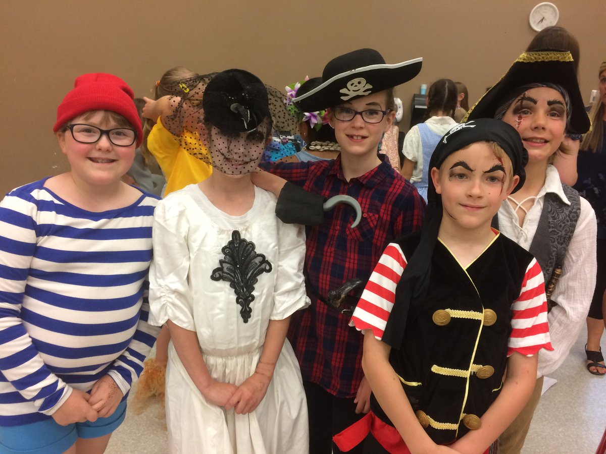 McMillanSD34's tweet photo. McMillan is buzzing as our spring musical gets ready to open. #learningthrougharts #kitsulschoir https://t.co/YVRiqMcmFh