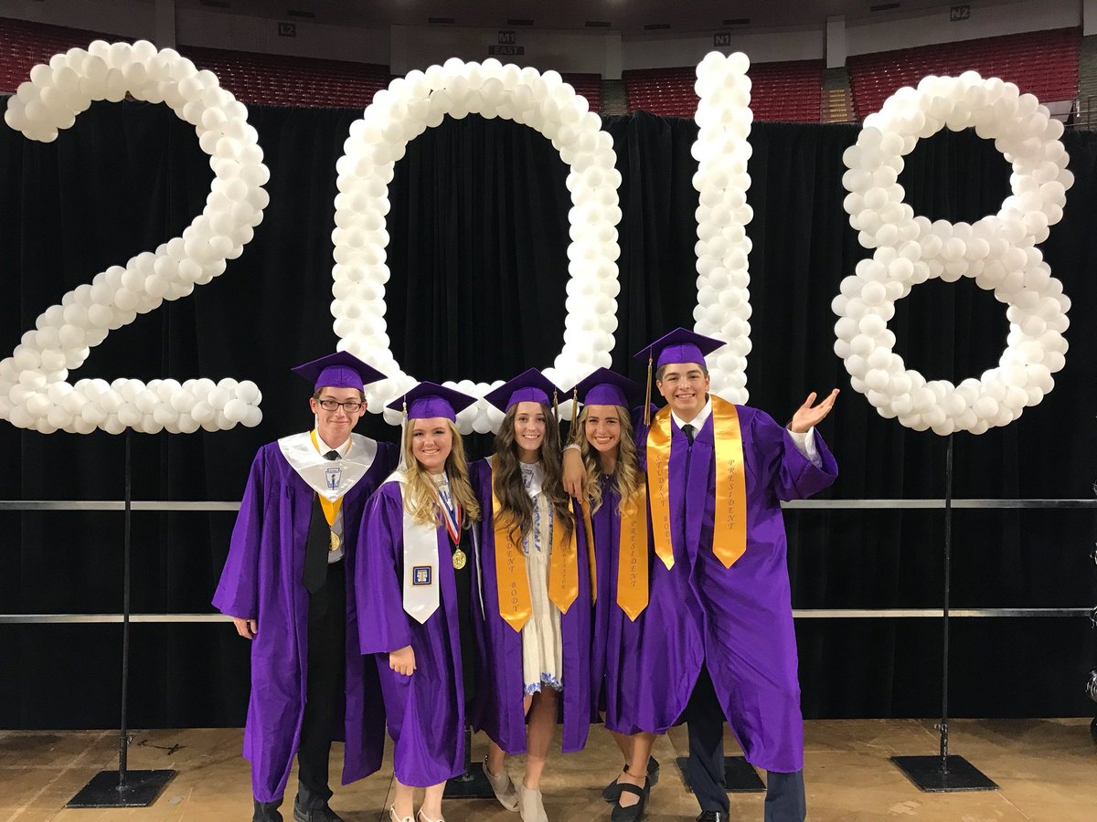 qcusd's tweet photo. Graduation starts at 7:30PM at Wells Fargo Arena. The @QCBulldogs #Classof2018 is READY!! Thank you @ASU for making it so special. @cort_monroe @QC2018 @QCHSStuCo #queencreek #excellencethroughleadership https://t.co/35o9OI2iGh