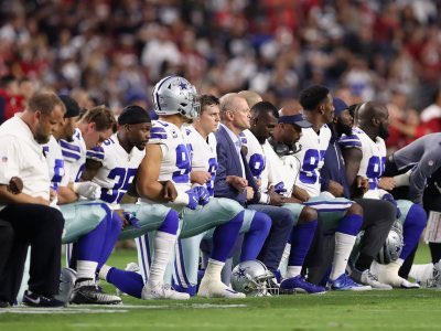 SyphW's tweet image. I’m so done with the NFL!                 Trump takes a victory lap after NFL owners cave with new national-anthem rules

 businessinsider.com/nfl-national-a…
