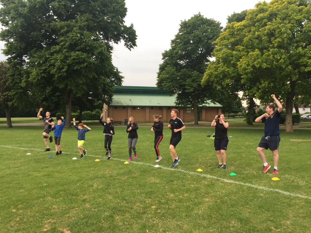 cozza_runs's tweet photo. @UKRunChat @ActiveSlough @RunTogether_ Athletes at last nights Mercian Park sesh! Come join us! #runwithactiveslough 🌳🏃🏻♀️🏃🏻♂️👟 https://t.co/oGjRjkPUZR