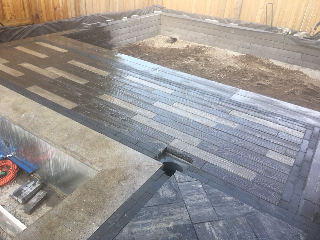 Oh #Borealis how I love thee..
#oakvillelandscapers #Techo-bloc #oakvillepools #burlingtonlandscapers #burlingtonpools