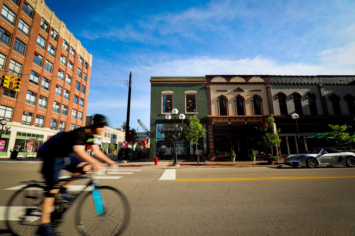 LiteratiBkstore's tweet photo. Feels like summer in Ann Arbor. https://t.co/XYMi7FN1tG