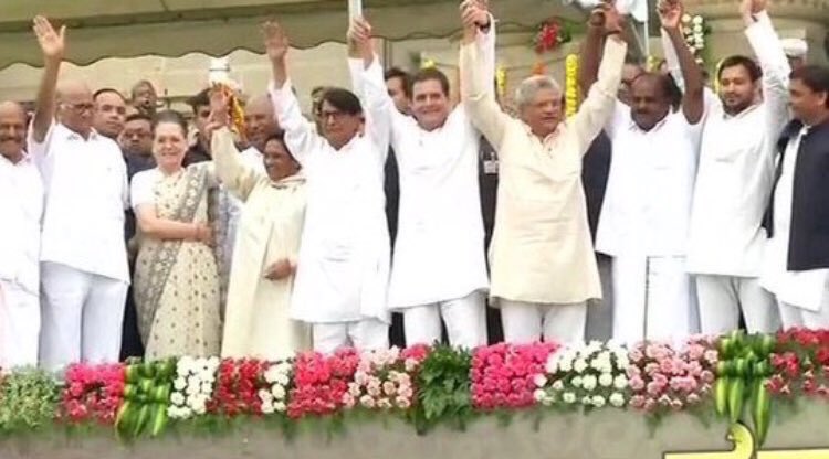rj__babbu's tweet photo. ये तस्वीर देखके सोचो मोदीजी की माँ को कितना गर्व हुआ होगा वुनके लाड़ले बेटे और हमारे सबके प्रधानमंत्री ने ऐसे ऐसे काम किए है जो आज विपक्ष का ये हाल है ।
हर हर मोदी,घर घर मोदी !
#ModiFor2019
#ModiVsOppn
#ModiVsAllin2019
#ModiVsRest https://t.co/RJAodTUE5w