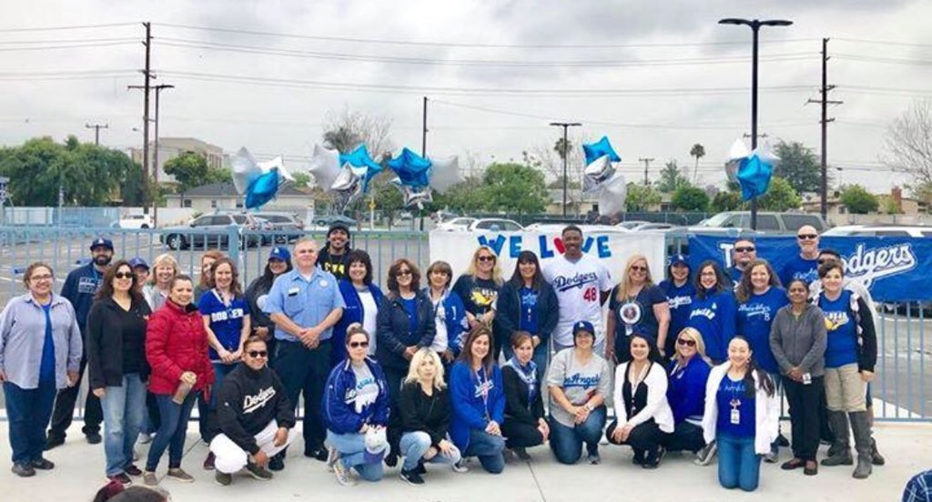 duarteusd's tweet photo. Beardslee #duallanguage Academy hit it out of the park with a #Dodger Day celebration! Present was #VIP guest former @dodgers pitcher Dennis Powell who shared a positive message with our students. Thank you Big Blue ⚾️ our Beardslee Bears 🐻 appreciate you! https://t.co/uh6fEGrCgH