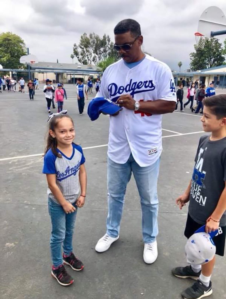 duarteusd's tweet photo. Beardslee #duallanguage Academy hit it out of the park with a #Dodger Day celebration! Present was #VIP guest former @dodgers pitcher Dennis Powell who shared a positive message with our students. Thank you Big Blue ⚾️ our Beardslee Bears 🐻 appreciate you! https://t.co/uh6fEGrCgH