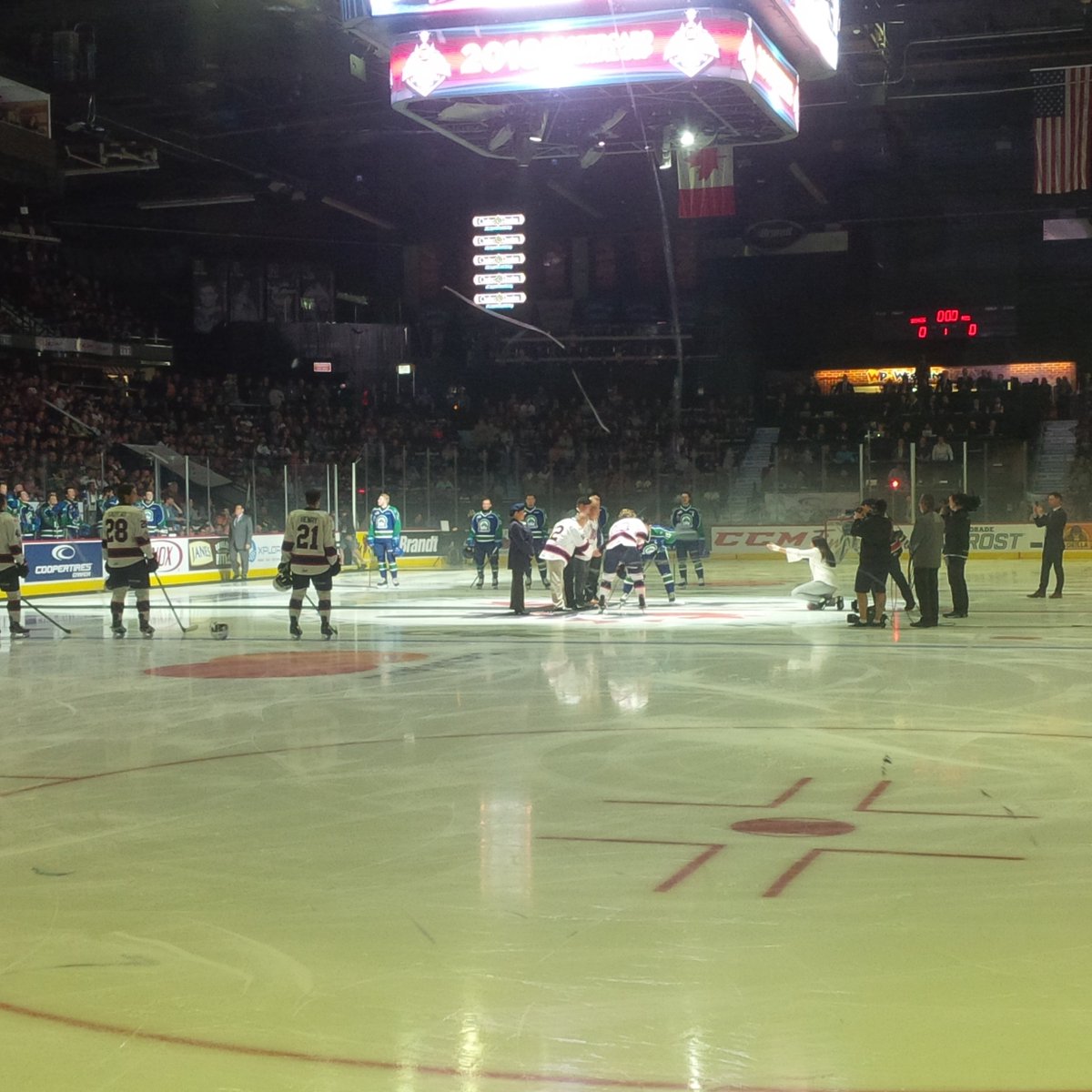 Big_G_09's tweet photo. It's a madhouse in here! #SCvsREG #WHL #MMC100 #gameon 👊 https://t.co/TJnhvcFZCp