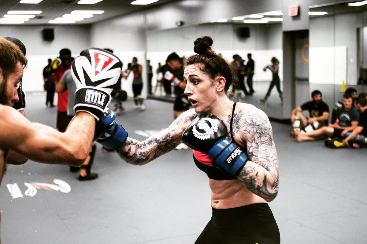 MeganAnderson's tweet photo. I love my job...

#UFC225 #EngageAthlete #EngageFightwear #AndersonVsHolm https://t.co/1XLlkjGmaT