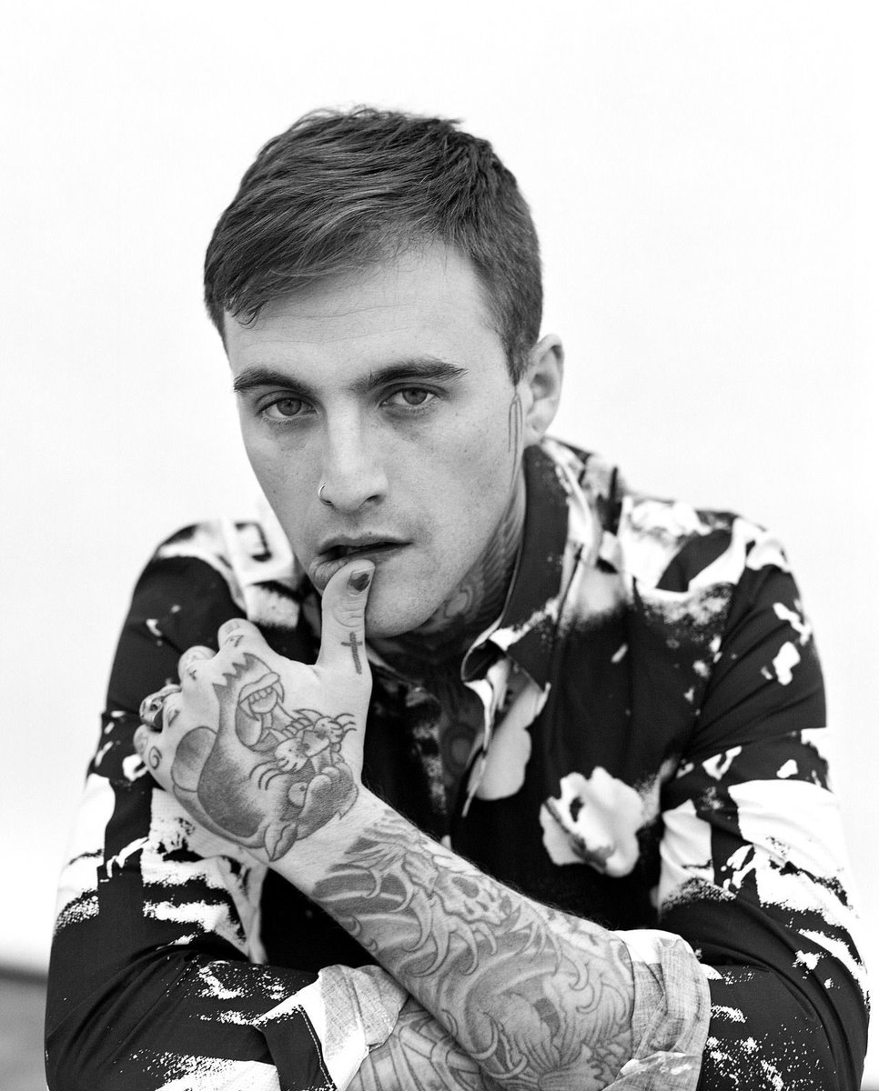 ResoluteSinner's tweet image. « I got another man’s blood on my clothes, but it ain’t his fault; it’s the life I chose. »

Matty Vitale.
Son of an infamous mobster.
Part-time druggie, full time asshole.

Dark AU | RP