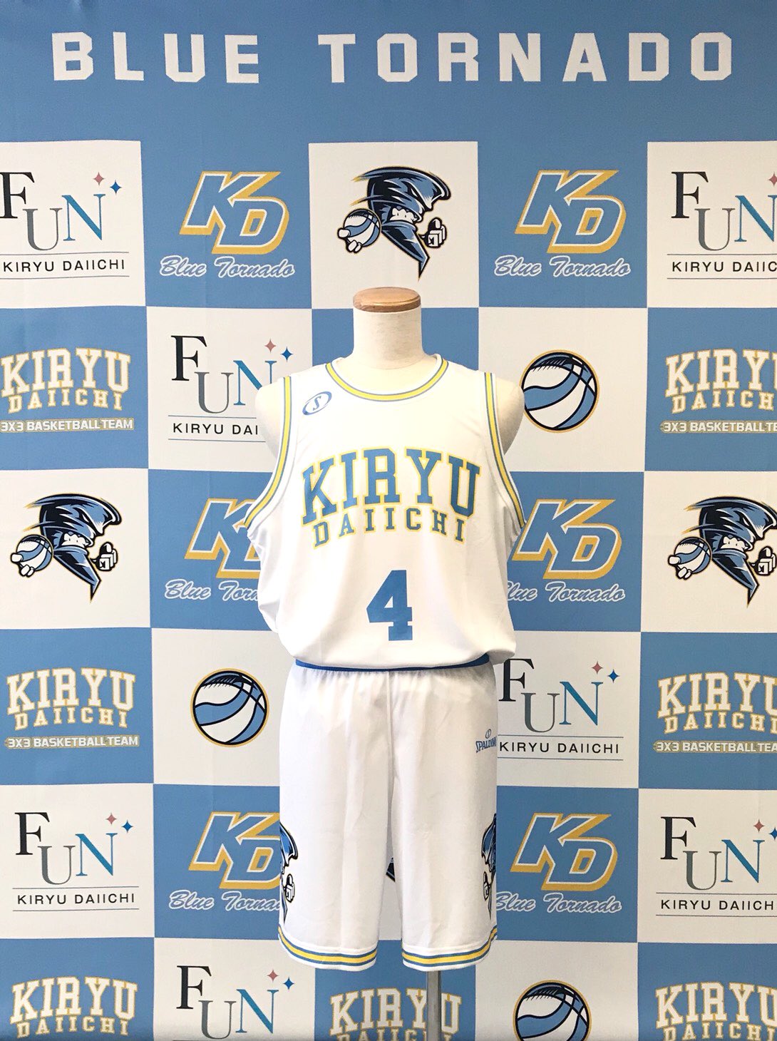 スポルディング ジャパン 高校日本一を目指す バスケ部 桐生第一高等学校 が日本の高校で初めて五輪新種目の3 3 バスケットボール部を創設 5人制バスケットボール部は スポルディング の新 ユニフォーム リバーシブルを発表 Team Wear