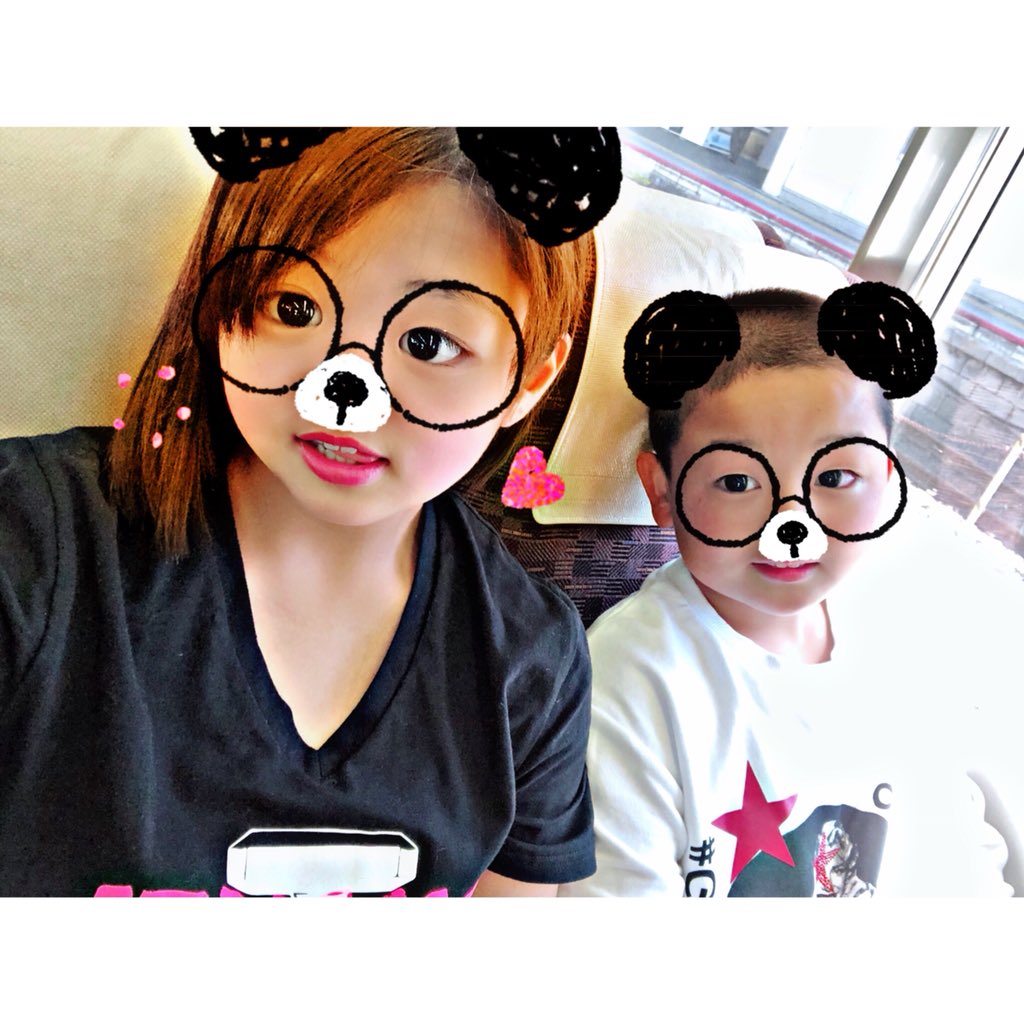 TENJU14's tweet photo. いとこなう
ちょっとだけビバLet's go🤪👅
うちの服やけどコーディネートしてあげた爆笑 https://t.co/SAuzJBUSmd