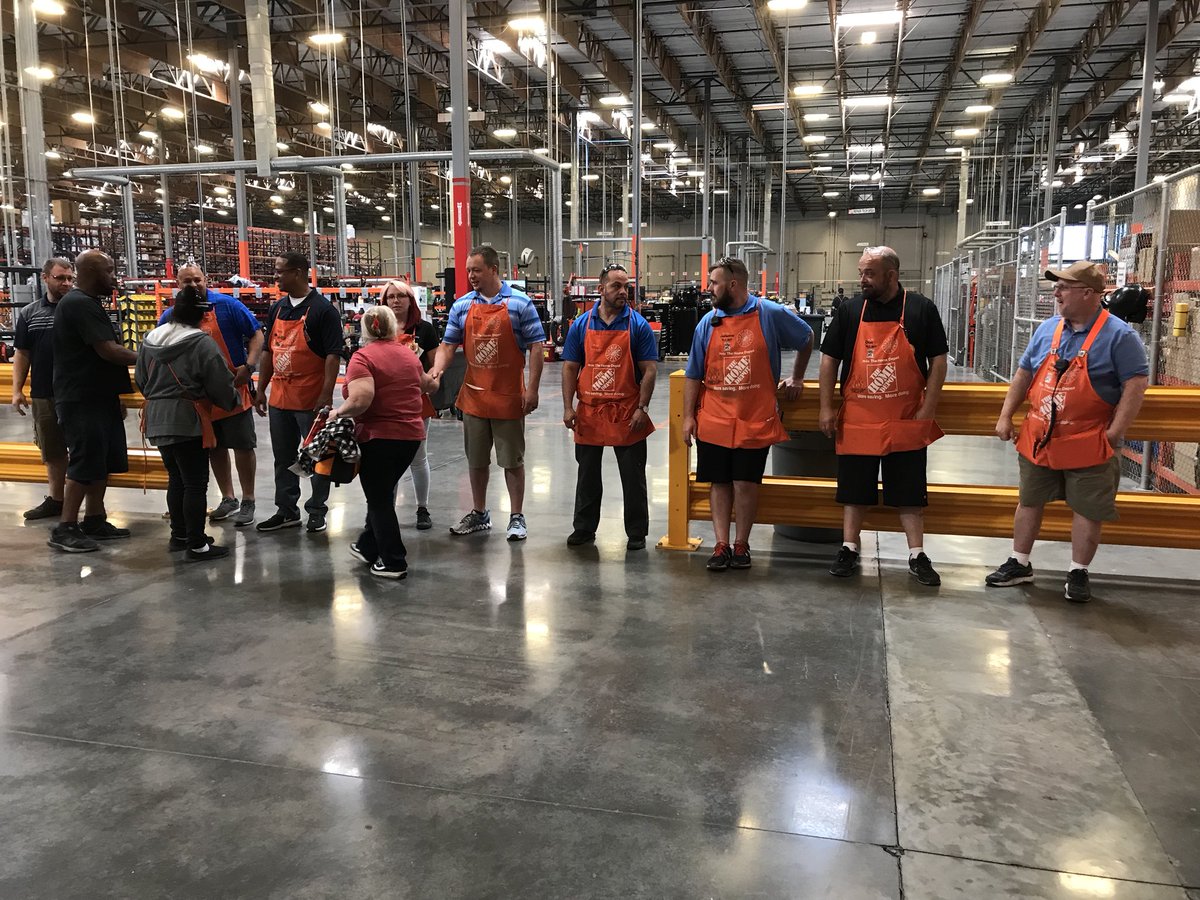 figueroa_dom's tweet photo. @HDRLC8617 #HandshakeMoments #LeaderBlueShirtDay #UnifiedFront @kurth8617 @cwilliams213211 @8617Jeremie @Ralph8617 @8617Trista @8617MikeO @t3campb https://t.co/rr8mQgh2Fh