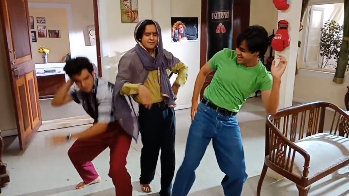 They’re so funny 
Look at their friendship , wish them forever 
New video: youtu.be/OGEnCmQOTWo
#YehUnDinonKiBaatHai
#90sKiCollegeLife