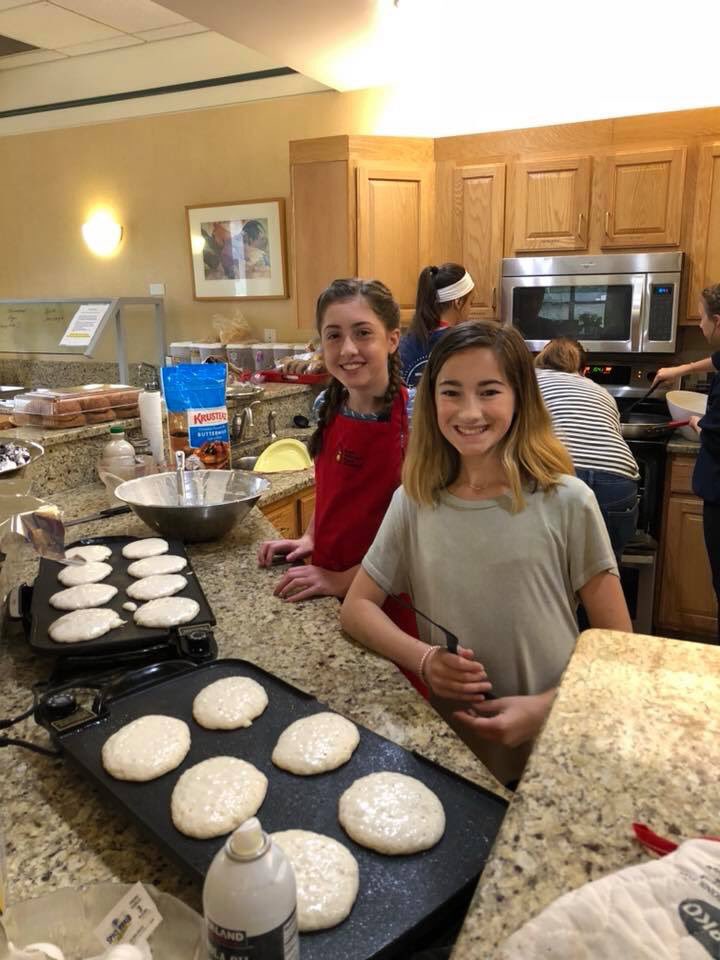 ChagrinClub's tweet photo. Thanks to this group of seventh graders from Chagrin Falls Middle School this past Sunday #cfevs #realizeu #cookserveclean https://t.co/LoSpB1kk5l