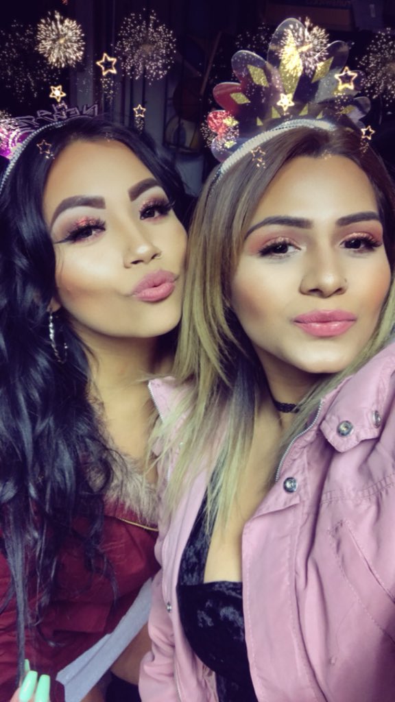 Analaura_69's tweet photo. Happy birthday beautiful 💛♊️💛✨love you sm😘😻 #GeminiSeason #ohwell #ilyaf #wecutewadduppp https://t.co/6xUwOWiggX