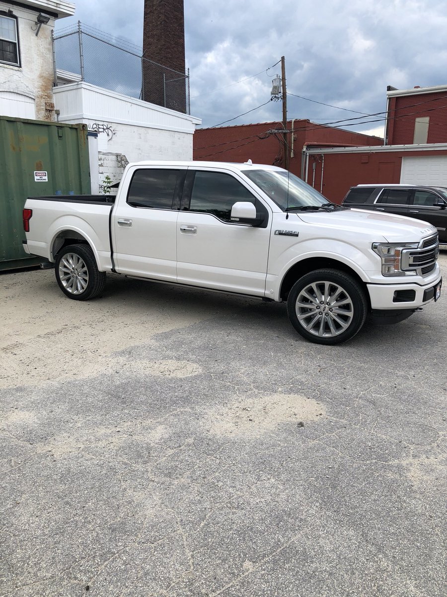 gk1ref's tweet photo. Out with the old and in with the new!!! #F150Limitedfordays https://t.co/Pz4I7QWH5G