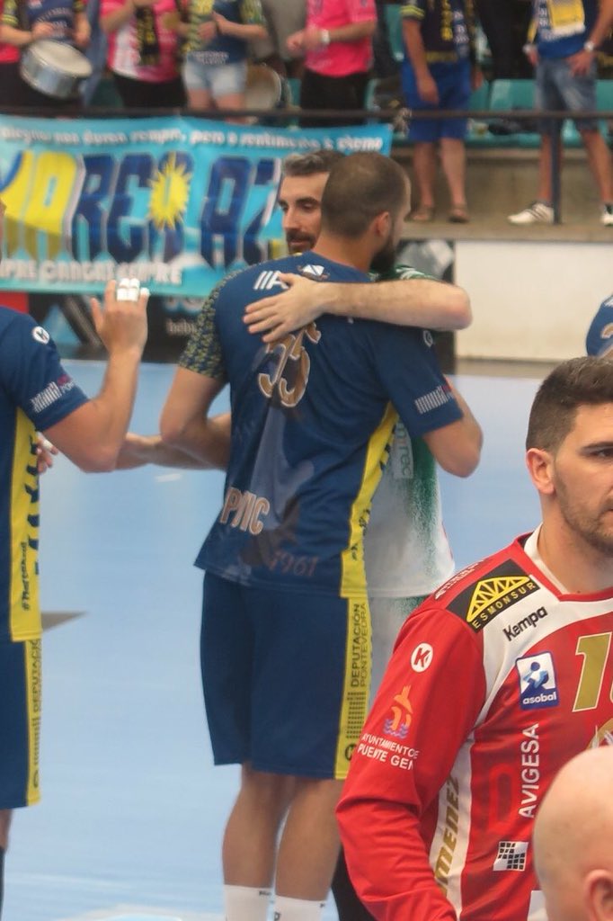 Hera un placer y honor jugar y aprender balonmano en <a href="/balonmanoASOBAL/">インドネシア</a> con el grande <a href="/_chispi_/">Juan Antonio Vázquez</a> gracias!!