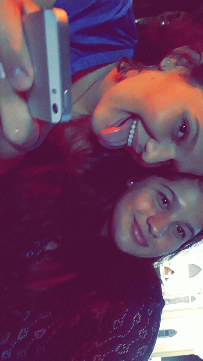 GiorgettiSandy's tweet photo. Compartilhando fotinhas antigas das nossas resenhas semanais ☕ te amo tchutchuca 💞 @mliviaa_ https://t.co/13dfncRtXJ