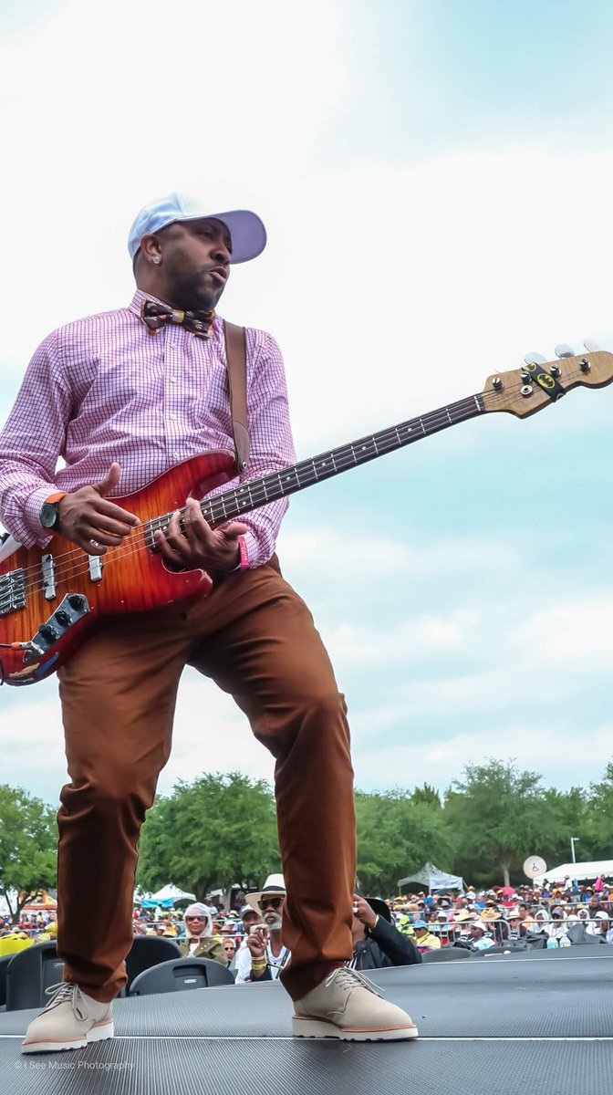 RiShonOdel's tweet photo. Sometimes all it takes is a long walk for you to feel on top of the world...
@khristyp @drstrings @shure @WayneJonesAudio #DRstrings #qscaudio #bass #shure #bassist #baixo #composer #producer #arranger #Jazz #music #jazzfest #ILoveMyJob #bowtie #WayneJonesAudio https://t.co/yvoHcDh2fP