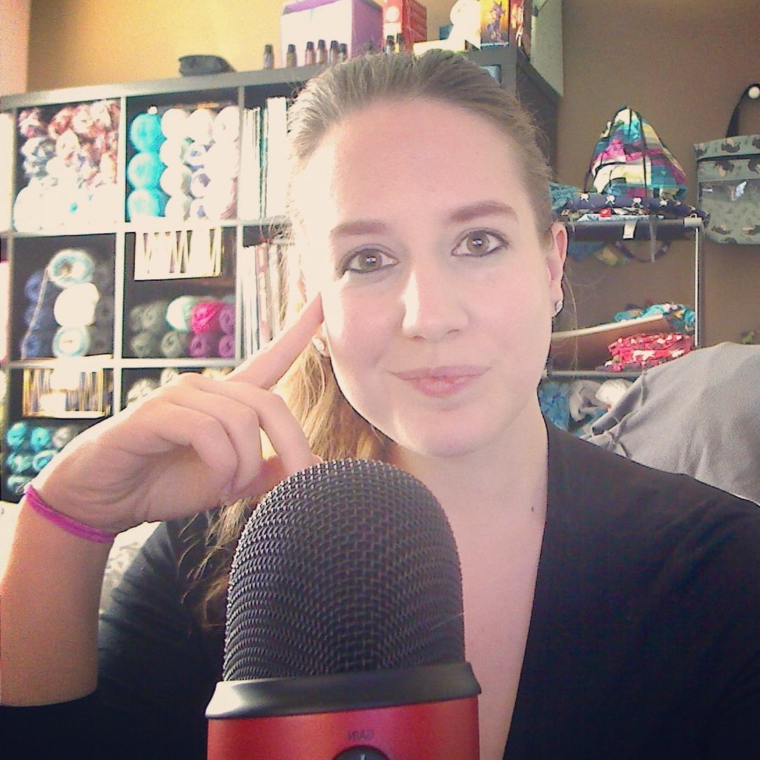 Vylkira's tweet photo. Post tonight's YouTube Live 🎤
#fancymic #somuchyarn https://t.co/sLUixHadIX